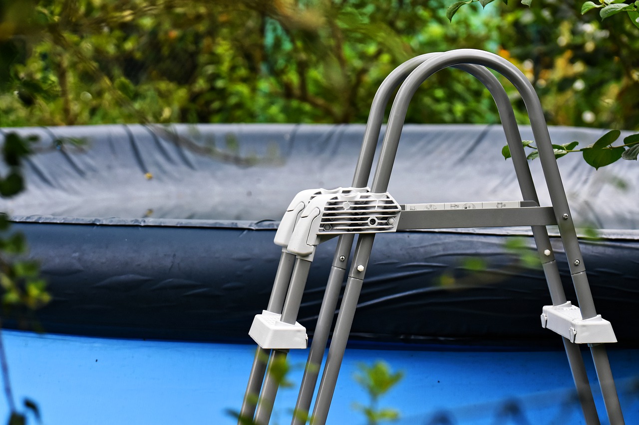 pool, ladder, cover-4383113.jpg